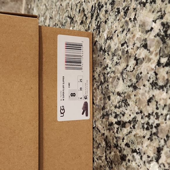 UGG slippers - Picture 6 of 6